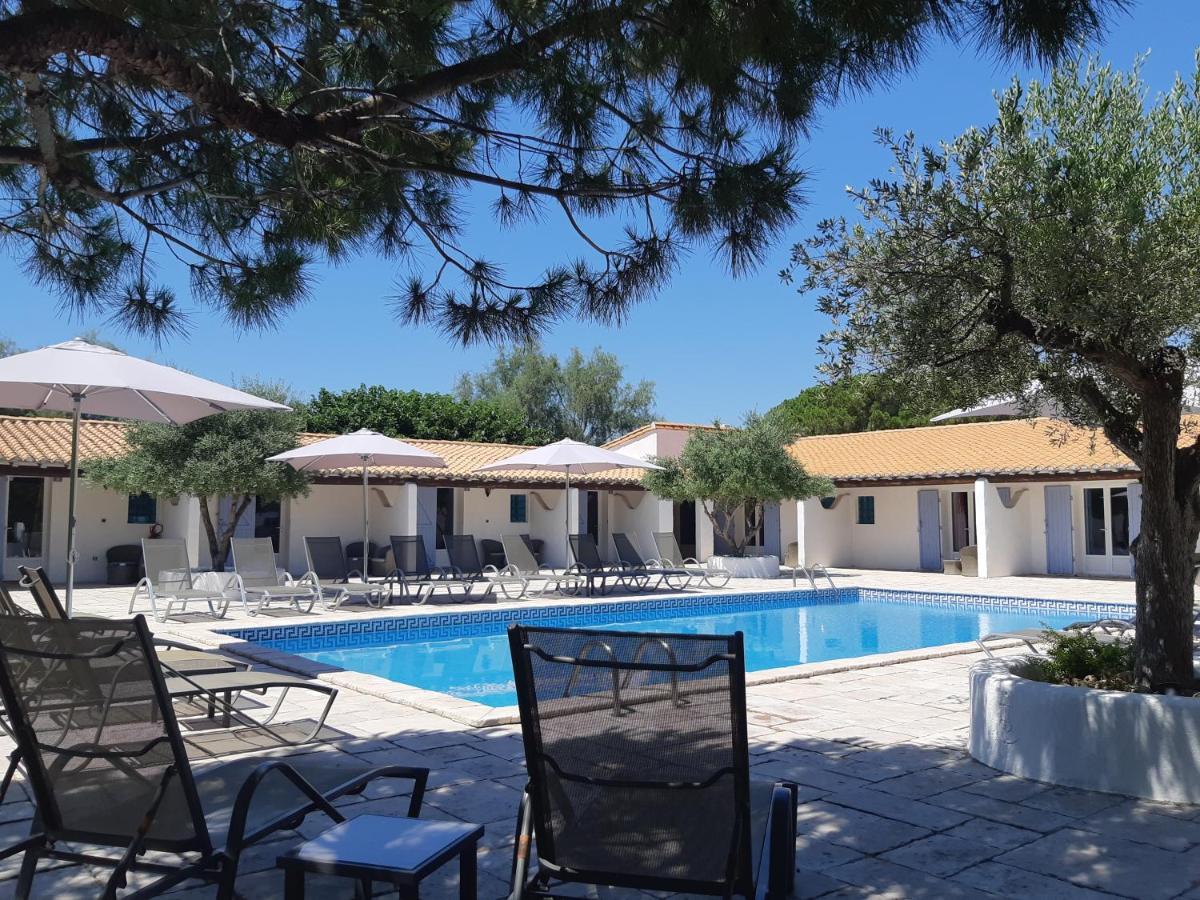 Mas De Calabrun Hotel Saintes-Maries-de-la-Mer Kültér fotó